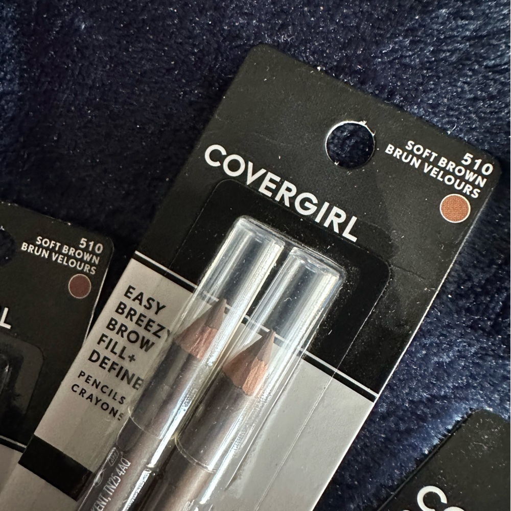 **BUNDLE** Cover girl bundle. All New Items 🖤 MAKEUP #1 - Picture 12 of 13